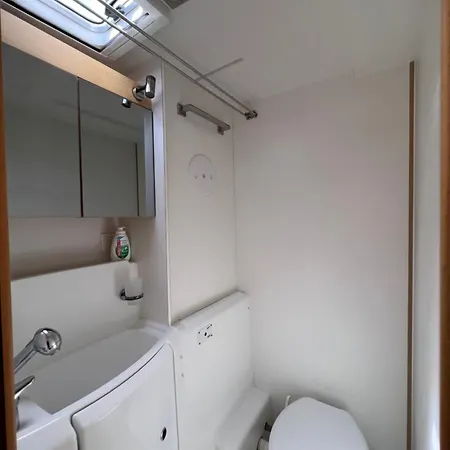 Red Sail Πλωτό κατάλυμα