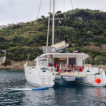 Πλωτό κατάλυμα Red Sail Μόντε Κάρλο