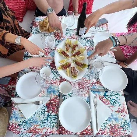 Botel Red Sail Monte Carlo