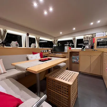 Red Sail * Monte Carlo