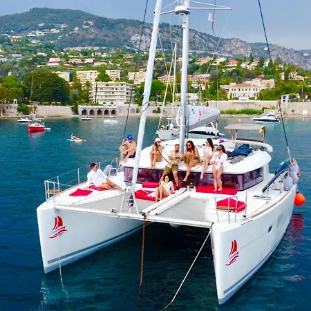 Botel Red Sail Monte Carlo