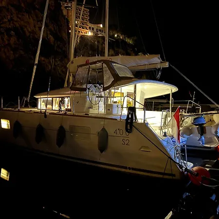 Hotel na wodzie Red Sail