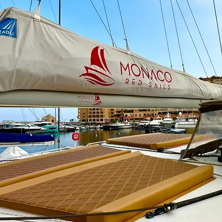 Red Sail Botel *