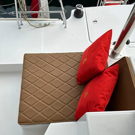 Hotel na wodzie Red Sail *